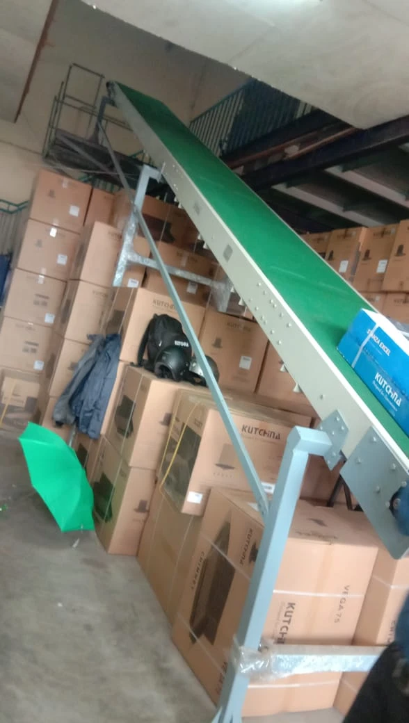 Inclined Convyor for boxes