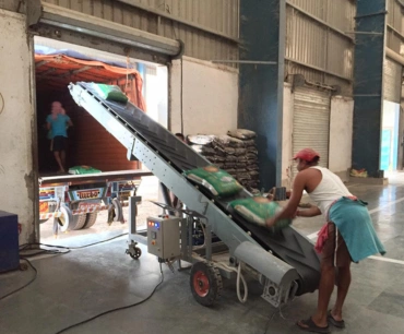 Loading unloading conveyor